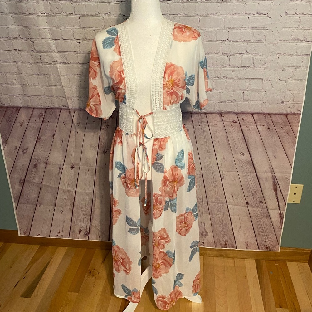 Floral floor length kimono. Size small. NWT